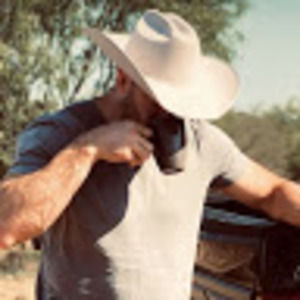 Meet your Posher, Genaro